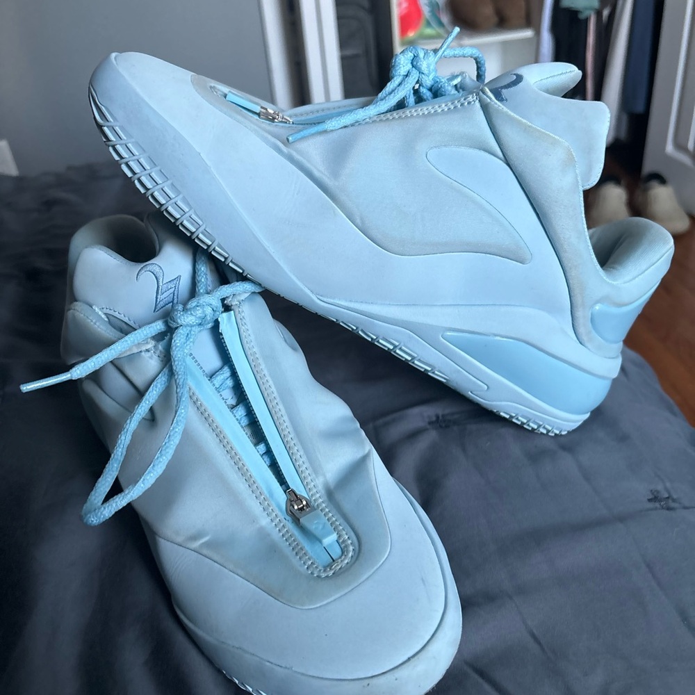 Light Blue Shai Gilgeous-Alexander sneaker. - Picture 4 of 5